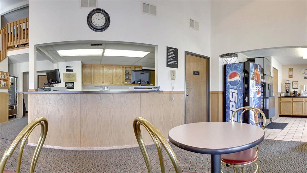 Super 8 By Wyndham West Plains Motel Exterior photo