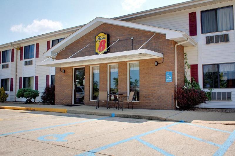 Super 8 By Wyndham West Plains Motel Exterior photo